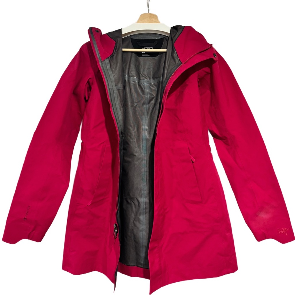 Arc'teryx Women's Codetta jacket (like new)